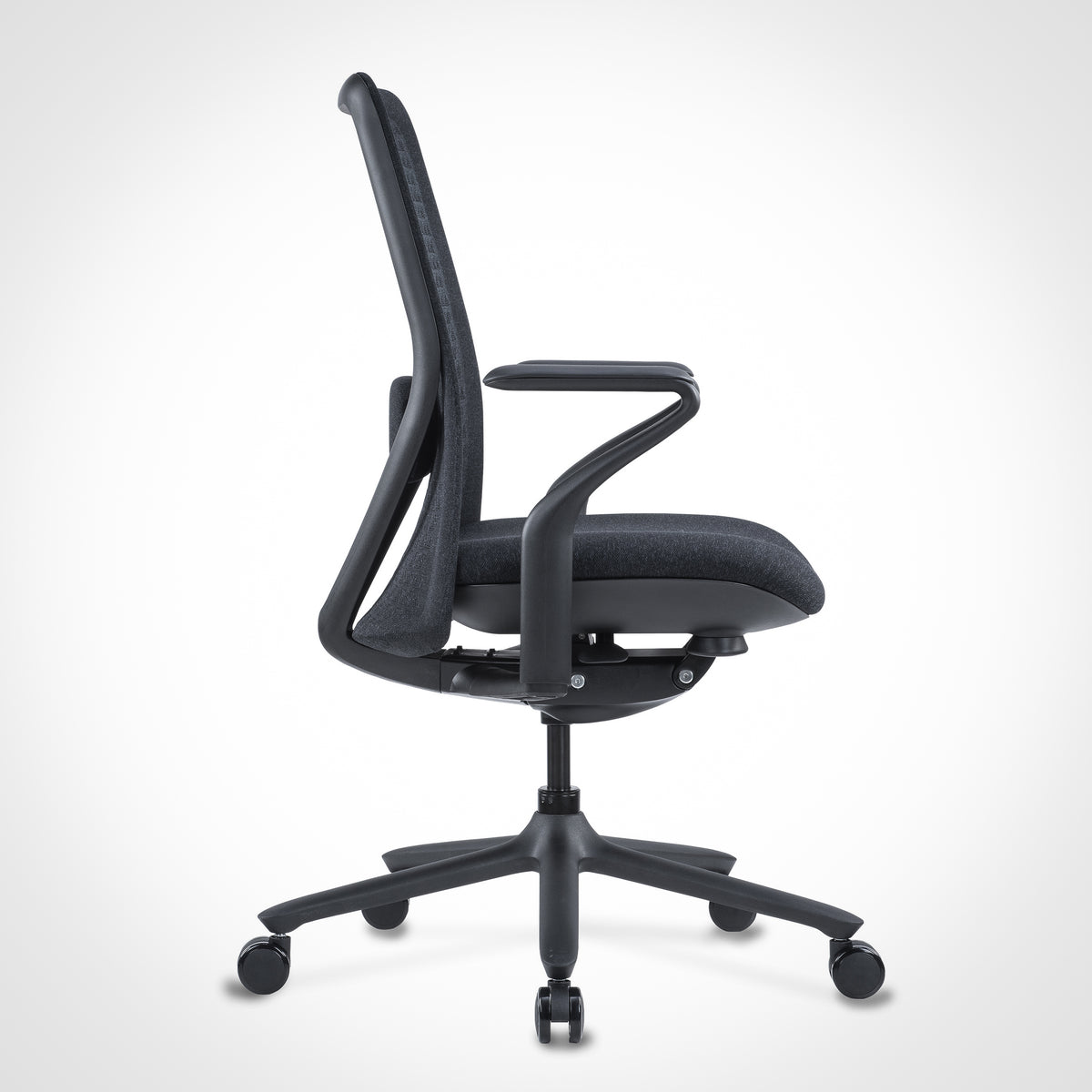 Pelicanwork Poly-8 ergonomic office chair in black, side view, modern design