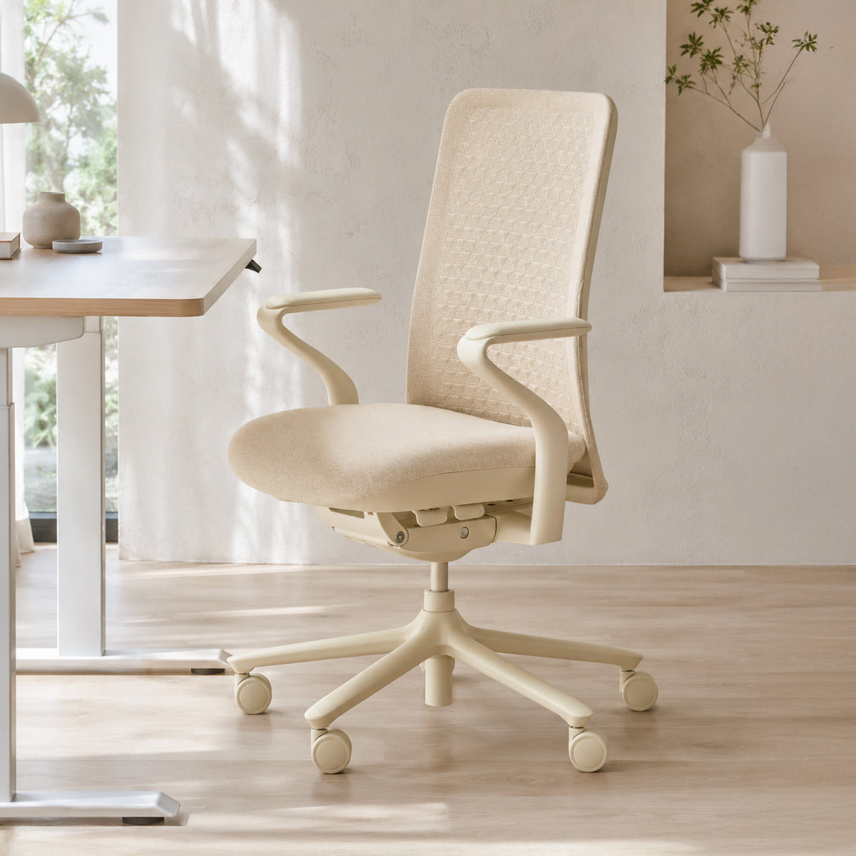 Model 92 Ergonomic Office Chair | Sand (Monochromatic)